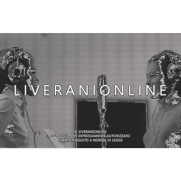 1967 MILANO LE GEMELLE KESSLER IN SALA DI REGISTRAZIONE AG ALDO LIVERANI SAS