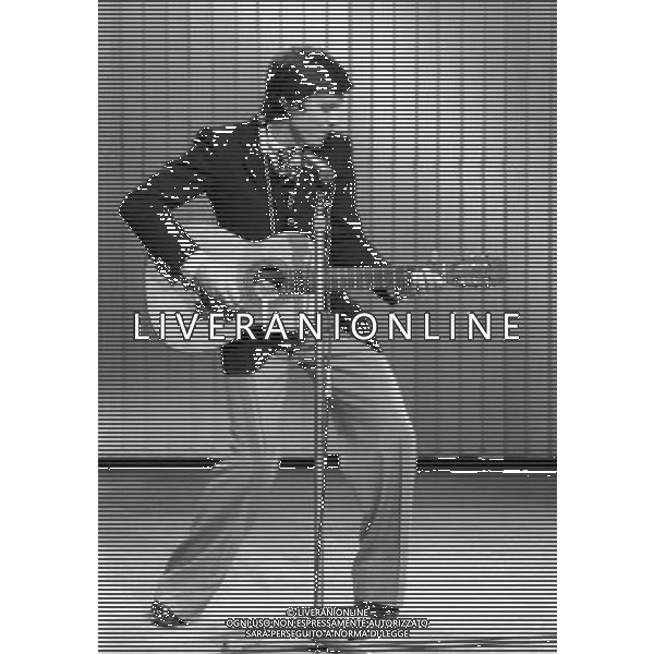 Trasmissione televisiva varieta\' musicale \' Alle sette della sera \' in onda sul Secondo Programma nel 1975 - RETROSPETTIVA nella foto Gianni Morandi Â©ARCHIVIO / AGENZIA ALDO LIVERANI SAS 