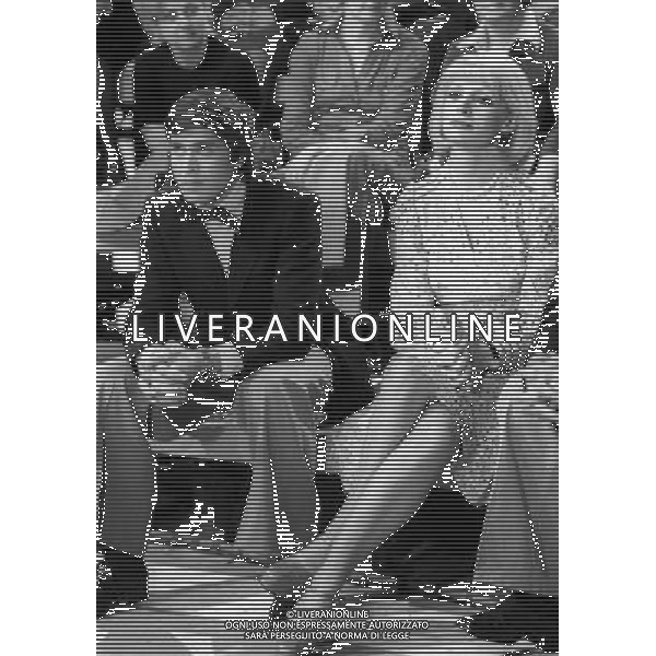 Trasmissione televisiva varieta\' musicale \' Alle sette della sera \' in onda sul Secondo Programma nel 1975 - RETROSPETTIVA nella foto Gianni Morandi con Ingrid Schoeller ©ARCHIVIO / AGENZIA ALDO LIVERANI SAS 