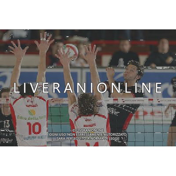 PLAY-OFF VOLLEY SERIE A 2004/05 PARTITA: LUBE MC - SYSLEY NELLA FOTO: Cisolla - SYSLEY AGENZIA ALDO LIVERANI