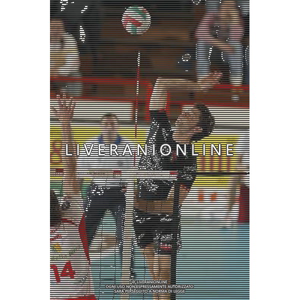 PLAY-OFF VOLLEY SERIE A 2004/05 PARTITA: LUBE MC - SYSLEY NELLA FOTO: Cisolla - SYSLEY agenzia aldo liverani