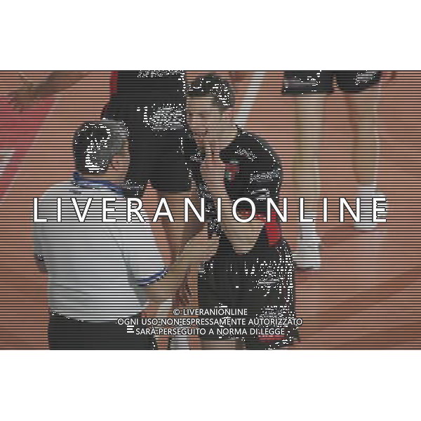 PLAY-OFF VOLLEY SERIE A 2004/05 PARTITA: LUBE MC - SYSLEY NELLA FOTO: Proteste con gli arbitri di Vermiglio - SYSLEY AGENZIA ALDO LIVERANI