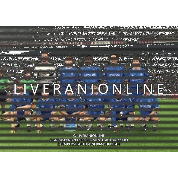 26-10-1999 MILANO- STADIO GIUSEPPE MEAZZA CHAMPIONS LEAGUE MILAN CHELSEA 1-1 NELLA FOTO FORMAZIONE CHELSEA DA SIN IN PIEDI DE GOEY ED-FRANK LEBOUF-MARCEL DESSAILLY-POYET GUSTAVO-DAN PETRESCU SED SIN TORE FLO ANDRE-DIDER DESCHAMPS-DENNIS WISE-ALBERT FERRER-BABAYARO CELESTINE-GIANFRANCO ZOLA AG ALDO LIVERANI SAS