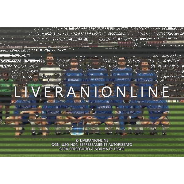 26-10-1999 MILANO- STADIO GIUSEPPE MEAZZA CHAMPIONS LEAGUE MILAN CHELSEA 1-1 NELLA FOTO FORMAZIONE CHELSEA DA SIN IN PIEDI DE GOEY ED-FRANK LEBOUF-MARCEL DESSAILLY-POYET GUSTAVO-DAN PETRESCU SED SIN TORE FLO ANDRE-DIDER DESCHAMPS-DENNIS WISE-ALBERT FERRER-BABAYARO CELESTINE-GIANFRANCO ZOLA AG ALDO LIVERANI SAS