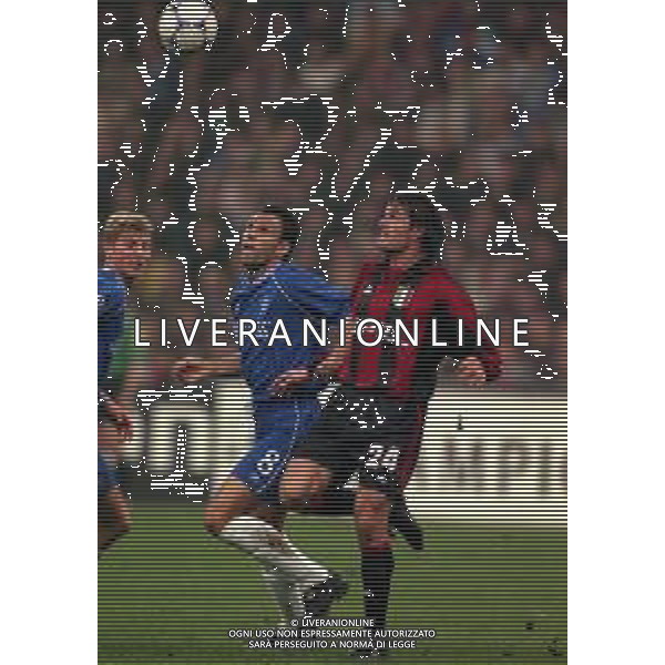 26-10-1999 MILANO- STADIO GIUSEPPE MEAZZA CHAMPIONS LEAGUE MILAN CHELSEA 1-1 NELLA FOTO GUSTAVO POYET E ANDREAS GUGLIELMINPIETRO AG ALDO LIVERANI SAS