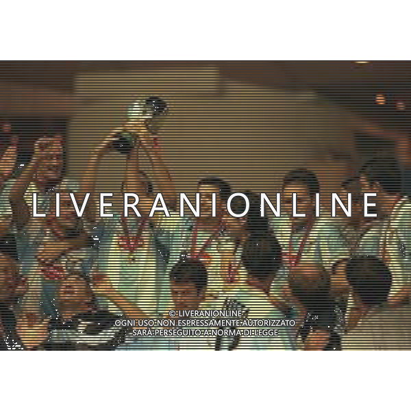 27-08-1999 MONTECARLO- FINALE SUPERCOPPA EUROPEA MANCHESTER UNITED LAZIO 0-1 NELLA FOTO I GIOCATORI DELLA LAZIO FESTEGGIANO LA VITTORIA CON LA SUPERCOPPA EUROPEA AG ALDO LIVERANI SAS