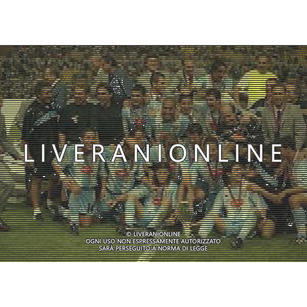 27-08-1999 MONTECARLO- FINALE SUPERCOPPA EUROPEA MANCHESTER UNITED LAZIO 0-1 NELLA FOTO I GIOCATORI DELLA LAZIO FESTEGGIANO LA VITTORIA CON LA SUPERCOPPA EUROPEA AG ALDO LIVERANI SAS