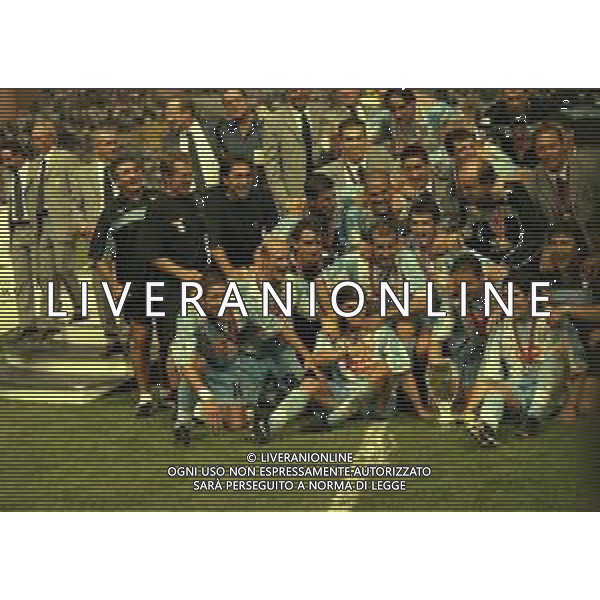 27-08-1999 MONTECARLO- FINALE SUPERCOPPA EUROPEA MANCHESTER UNITED LAZIO 0-1 NELLA FOTO I GIOCATORI DELLA LAZIO FESTEGGIANO LA VITTORIA CON LA SUPERCOPPA EUROPEA AG ALDO LIVERANI SAS