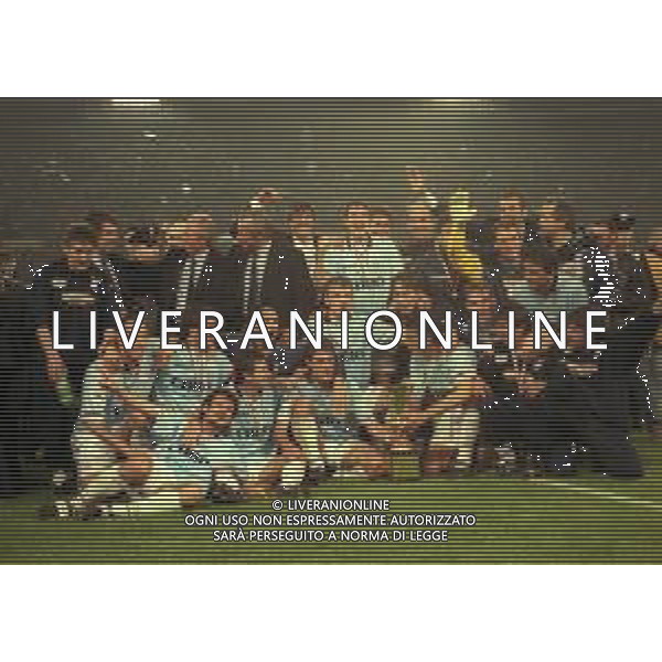 29-04-1998 ROMA -FINALE DI COPPA ITALIA TIM LAZIO MILAN 3-1 NELLA FOTO I GIOCATORI DELLA LAZIO CON LA COPPA ITALIA AG ALDO LIVERANI SAS