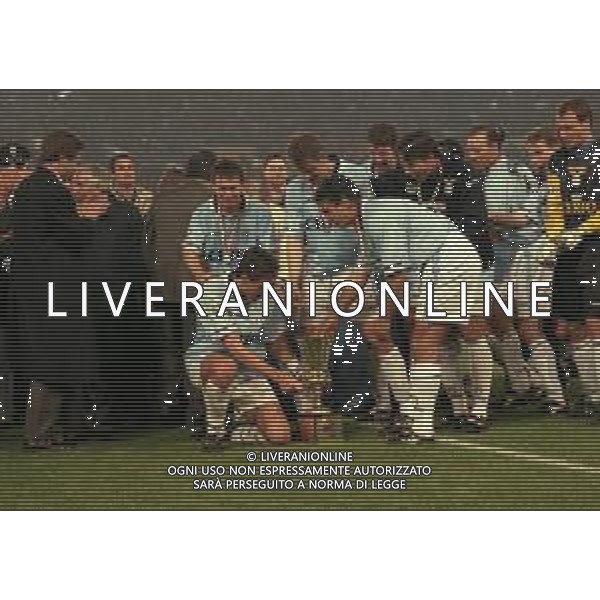 29-04-1998 ROMA -FINALE DI COPPA ITALIA TIM LAZIO MILAN 3-1 NELLA FOTO I GIOCATORI DELLA LAZIO CON LA COPPA ITALIA AG ALDO LIVERANI SAS