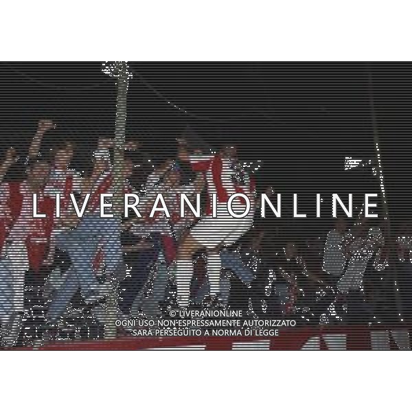 29-05-1999 VICENZA -FINALE DI COPPA ITALIA VICENZA NAPOLI 3-0 NELLA FOTO I GIOCATORI DEL VICENZA FESTAEGGIANO LA VITTORIA DELLA COPPA ITALIA AG ALDO LIVERANI SAS