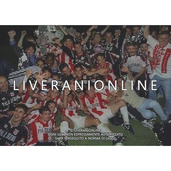 29-05-1999 VICENZA -FINALE DI COPPA ITALIA VICENZA NAPOLI 3-0 NELLA FOTO I GIOCATORI DEL VICENZA FESTAEGGIANO LA VITTORIA DELLA COPPA ITALIA AG ALDO LIVERANI SAS
