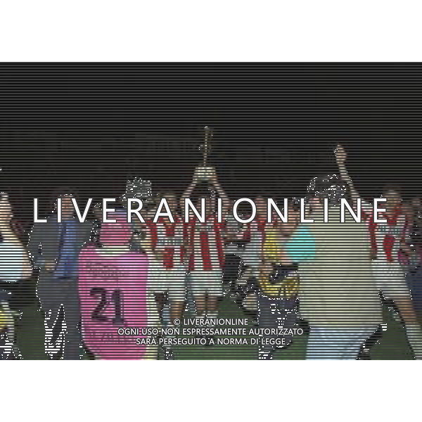 29-05-1999 VICENZA -FINALE DI COPPA ITALIA VICENZA NAPOLI 3-0 NELLA FOTO I GIOCATORI DEL VICENZA FESTAEGGIANO LA VITTORIA DELLA COPPA ITALIA AG ALDO LIVERANI SAS