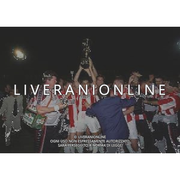 29-05-1999 VICENZA -FINALE DI COPPA ITALIA VICENZA NAPOLI 3-0 NELLA FOTO I GIOCATORI DEL VICENZA FESTAEGGIANO LA VITTORIA DELLA COPPA ITALIA AG ALDO LIVERANI SAS
