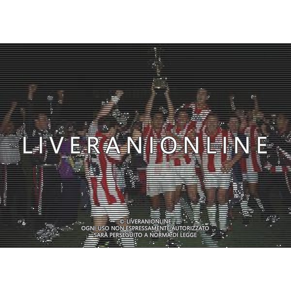29-05-1999 VICENZA -FINALE DI COPPA ITALIA VICENZA NAPOLI 3-0 NELLA FOTO I GIOCATORI DEL VICENZA FESTAEGGIANO LA VITTORIA DELLA COPPA ITALIA AG ALDO LIVERANI SAS