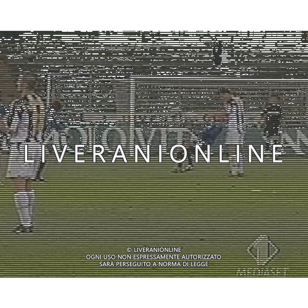 TORINO 20/04/05 CAMPIONATO SERIE A TIM 2004/05 JUVENTUS-INTER NELLA FOTO IL FALLO DI IBRAHIMOVIC ZATLAN A CORDOBA IVAN PH AG.ALDO LIVERANI OBBLIGATORIO CITARE LA FONTE TELEVISIVA
