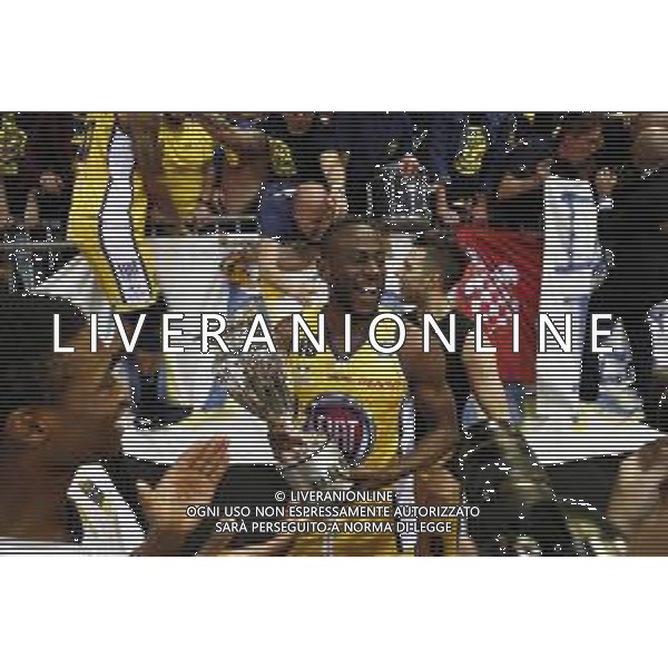 Poste Mobile Final Eight 18/02/2018 Fiat Torino - Germani Basket Brescia nella foto: Nobel Boungou Colo con la coppa ©Claudio Zamagni/Agenzia Aldo Liverani Nobel Boungou Colo with cup during Poste Mobile Final Eight Italian Basketball Cup 2018 - Fiat Torino against Germani Basket Brescia at Mandela Forum in Florence, on February 18, 2018 photo credit by Claudio Zamagni/Aldo Liverani Photo Agency