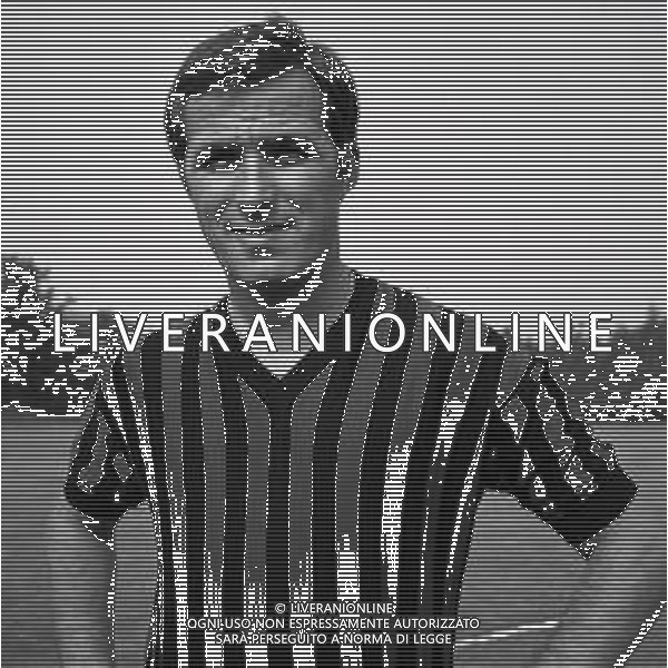 1968 RETROSPETTIVA SAUL MALATRASI CALCIATORE NELLA FOTO SAUL MALATRASI CON LA MAGLIA DEL MILAN AG ALDO LIVERANI SAS