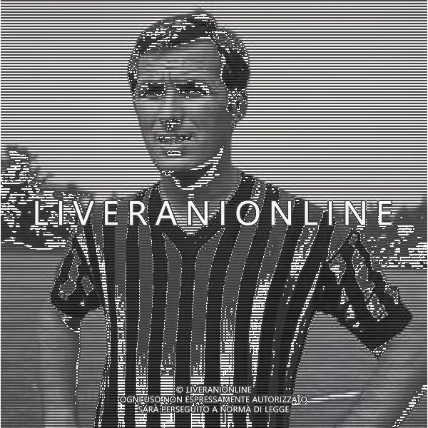 1968 RETROSPETTIVA SAUL MALATRASI CALCIATORE NELLA FOTO SAUL MALATRASI CON LA MAGLIA DEL MILAN AG ALDO LIVERANI SAS