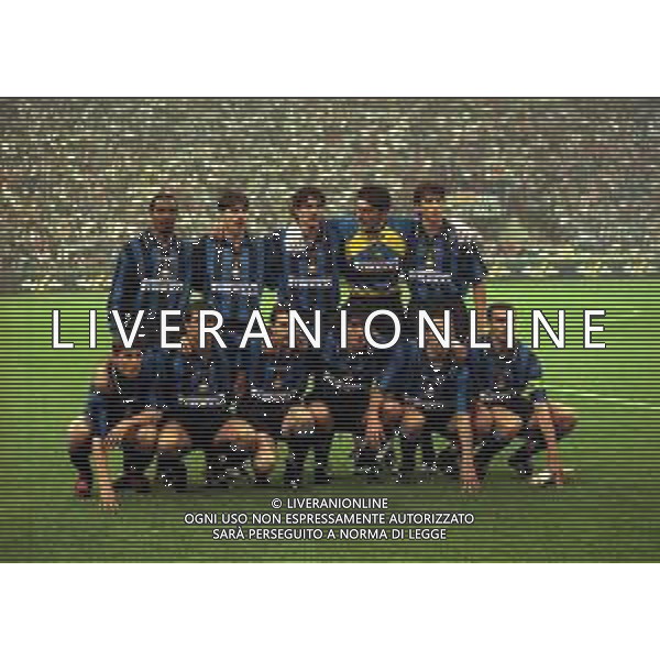 21-05-1997 MILANO FINALE DI COPPA UEFA INTER SHALKE 04 1-0 DOPO I RIGORI 4-1 NELLA FOTO FORMAZIONE INTER DA SIN PAUL INCE- CIRIACO SFORZA-ALESSANDRO PISTONE-GIANLUCA PAGLIUCA-MASSIMO PAGANIN SED DA SIN JAVIER ZANETTI-SALVATORE FRESI-MAURIZIO GANZ-IVAN ZAMORANO-YOURI DJORKAEFF-GIUSEPPE BERGOMI AG ALDO LIVERANI SAS