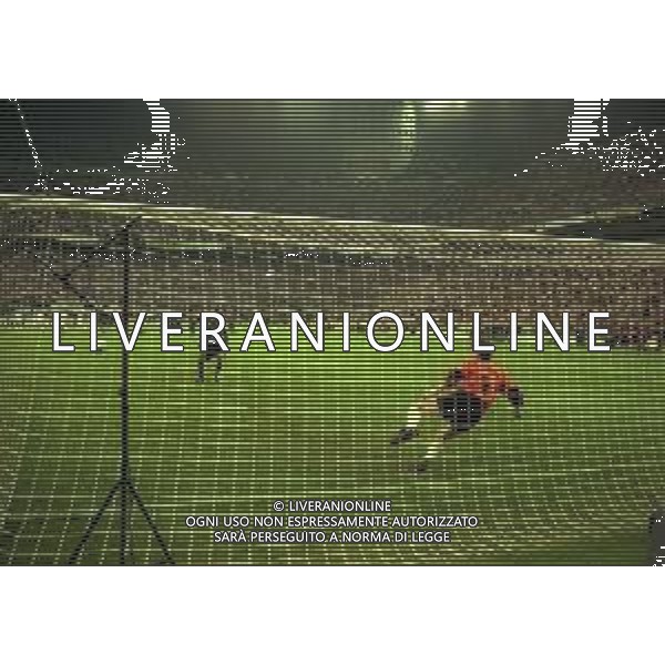 21-05-1997 MILANO FINALE DI COPPA UEFA INTER SHALKE 04 1-0 DOPO I RIGORI 4-1 NELLA FOTO RIGORE SBAGLIATO DA ARON WINTER AG ALDO LIVERANI SAS