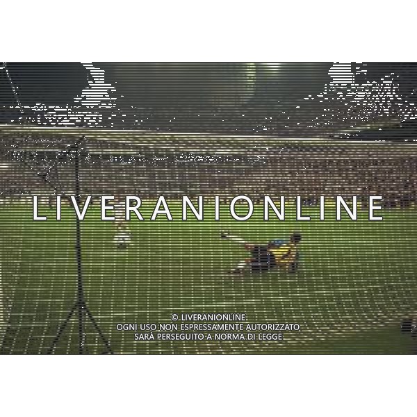 21-05-1997 MILANO FINALE DI COPPA UEFA INTER SHALKE 04 1-0 DOPO I RIGORI 4-1 NELLA FOTO RIGORE SHALKE 04 AG ALDO LIVERANI SAS