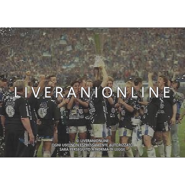 21-05-1997 MILANO FINALE DI COPPA UEFA INTER SHALKE 04 1-0 DOPO I RIGORI 4-1 NELLA FOTO LA SQUADRA DELLO SHALKE 04 FESTEGGIA LA COPPA UEFA AG ALDO LIVERANI SAS