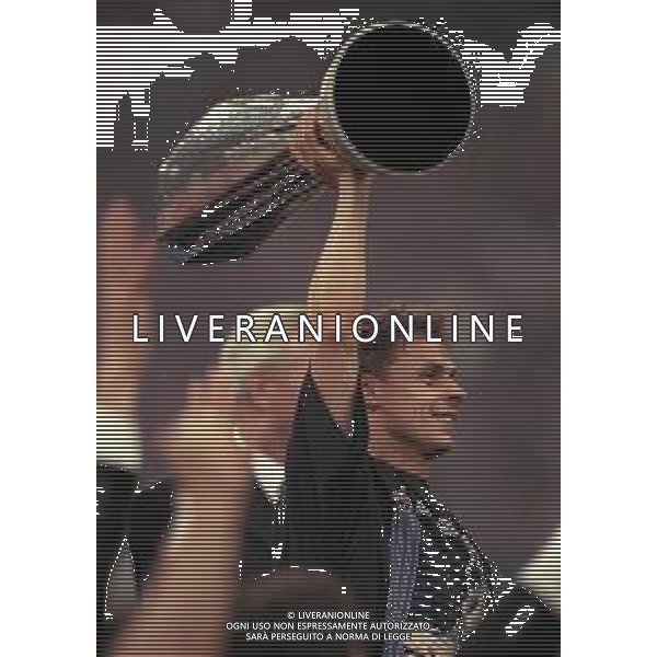 21-05-1997 MILANO FINALE DI COPPA UEFA INTER SHALKE 04 1-0 DOPO I RIGORI 4-1 NELLA FOTO SHALKE 04 FESTEGGIA LA COPPA UEFA AG ALDO LIVERANI SAS
