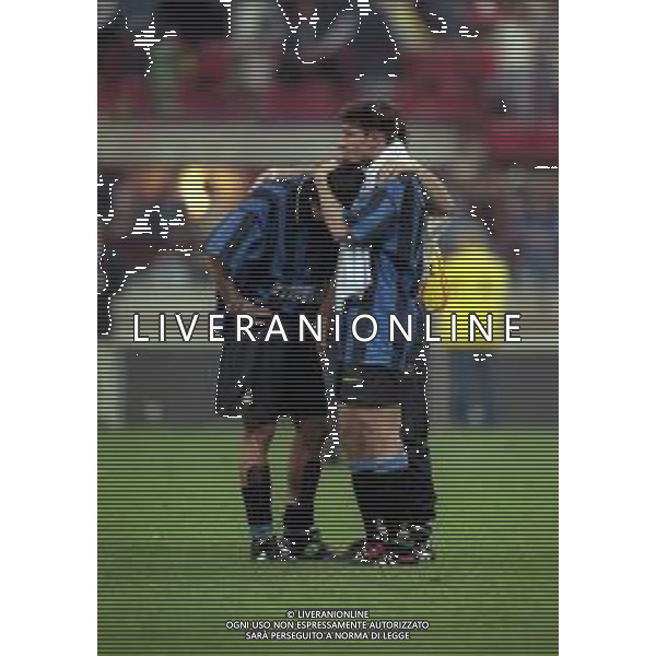 21-05-1997 MILANO FINALE DI COPPA UEFA INTER SHALKE 04 1-0 DOPO I RIGORI 4-1 NELLA FOTO IVAN ZAMORANO CONSOLATO DA JAVIER ZANETTI AG ALDO LIVERANI SAS
