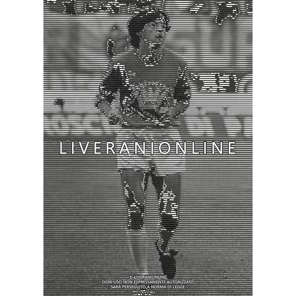 RETROSPETTIVA MARCO MACINA CALCIATORE NELLA FOTO MARCO MACINA CON MAGLIA ALLENAMENTO PARMA AG ALDO LIVERANI SAS