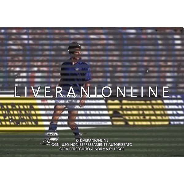 RETROSPETTIVA EDOARDO BORTOLOTTI CALCIATORE NELLA FOTO EDOARDO BORTOLOTTI CON LA MAGLIA DELLA NAZIONALE ITALIANA AG ALDO LIVERANI SAS