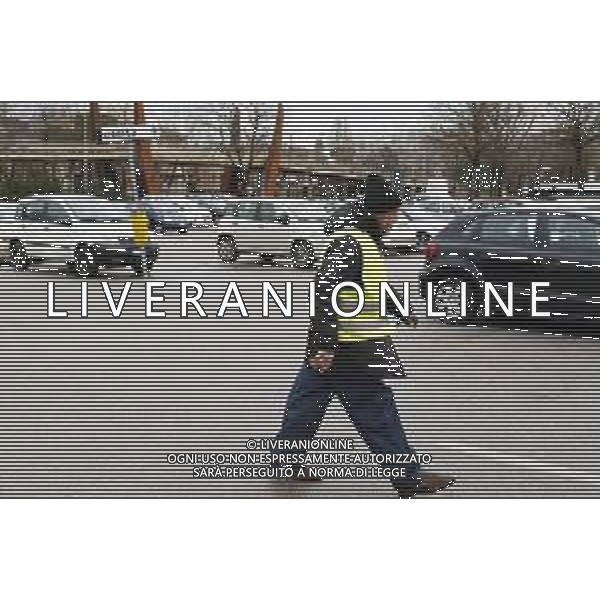 Rimini - Loris Stecca ex campione del mondo di pugilato pesi supergallo WBA 07/03/2018 nella foto: Loris Stecca mentre lavora come parcheggiatore fuori dal carcere ©Claudio Zamagni/Agenzia Aldo Liverani