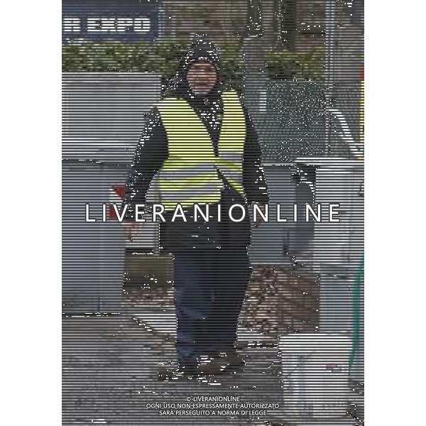 Rimini - Loris Stecca ex campione del mondo di pugilato pesi supergallo WBA 07/03/2018 nella foto: Loris Stecca mentre lavora come parcheggiatore fuori dal carcere ©Claudio Zamagni/Agenzia Aldo Liverani