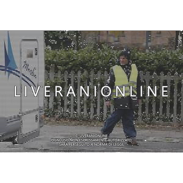 Rimini - Loris Stecca ex campione del mondo di pugilato pesi supergallo WBA 07/03/2018 nella foto: Loris Stecca mentre lavora come parcheggiatore fuori dal carcere ©Claudio Zamagni/Agenzia Aldo Liverani