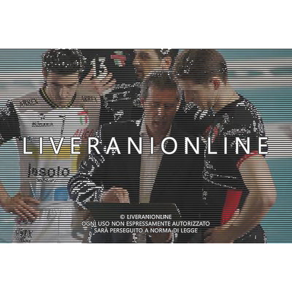 Campionato di volley serie A 2004/05 play off partita: Lube banca marche MC - Sysley TV foto:S.Rosa/Liverani nella foto: Bagnoli - sysley AGENZIA ALDO LIVERANI S A S