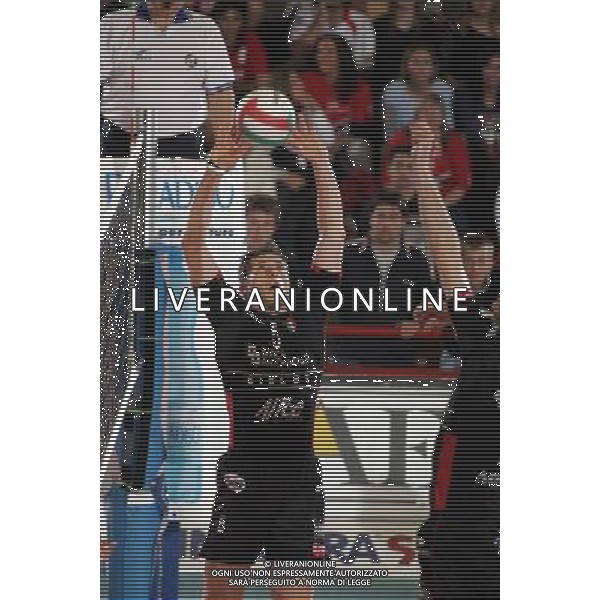 Campionato di volley serie A 2004/05 play off partita: Lube banca marche MC - Sysley TV foto:S.Rosa/Liverani nella foto: Vermiglio - sysley AGENZIA ALDO LIVERANI S A S