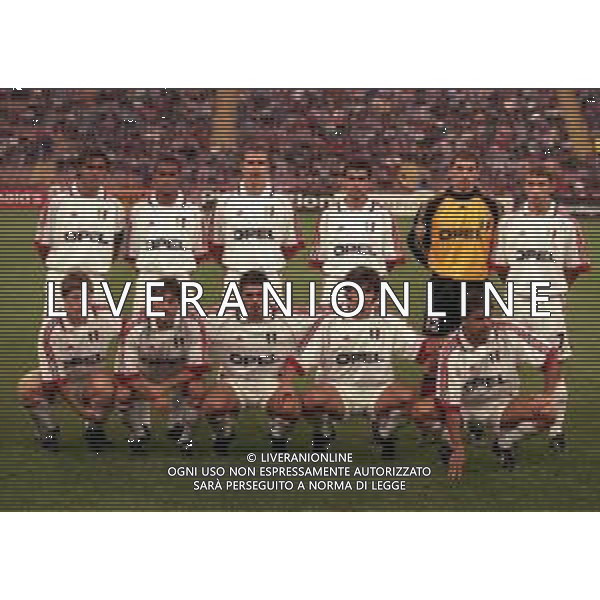 21-09-1999 MILANO-CHAMPIONS LEAGUE MILAN GALATASARAY 2-1 NELLA FOTO FORMAZIONE MILAM IN PIEDI SIN PAOLO MALDINI-SERGNHO-OLIVER BIERHOFF-ROBERTO AYALA-CHRISTIAN ABBIATI-ANDRIY SHEVCHENKO SED SIN THOMAS HELVEG-LEONARDO-GENNARO GATTUSO-DEMETRIO ALBERTINI-ALESSANDRO COSTACURTA AG ALDO LIVERANI SAS