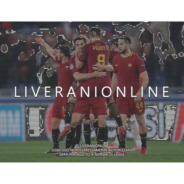 UEFA Champions League 2017/2018 Ottavi di Finale Ritorno Roma - 13.03.2018 Roma-Shakhtar Donetsk Nella Foto: esultanza dei giocatori della roma a fine gara per la qualificazione strootman e diego perotti /Ph.Vitez-Ag. Aldo Liverani