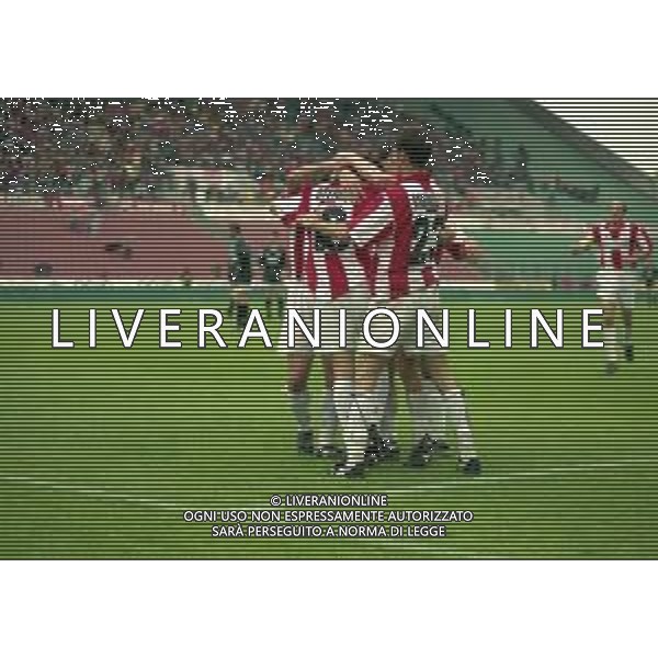 20-04-1997 REGGIO EMILIA CAMPO NEUTRO - CAMPIONATO DI SERIE A VICENZA PERUGIA 4-1 NELLA FOTO ABBRACCI GIOCATORI VICENZA AG ALDO LIVERANI SAS