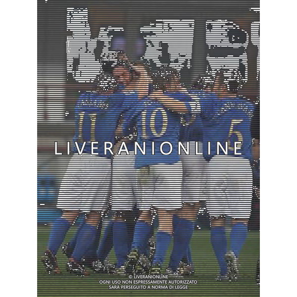ITALY vs SCOTLAND (2-0) World Championship 2006 Qual. 26 march 2005 \'Meazza\' Stadium-Milan-Italy Italy-abbracci italia FOTO ENRICO CALDERONI-AGENZIA ALDO LIVERANI S A S