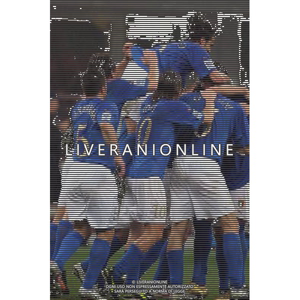 ITALY vs SCOTLAND (2-0) World Championship 2006 Qual. 26 march 2005 \'Meazza\' Stadium-Milan-Italy Italy-abbracci italia FOTO ENRICO CALDERONI-AGENZIA ALDO LIVERANI S A S