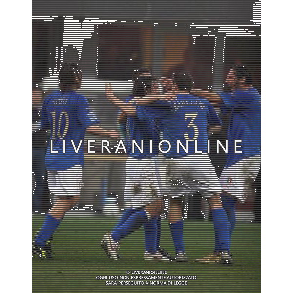 ITALY vs SCOTLAND (2-0) World Championship 2006 Qual. 26 march 2005 \'Meazza\' Stadium-Milan-Italy Italy-abbracci italia FOTO ENRICO CALDERONI-AGENZIA ALDO LIVERANI S A S