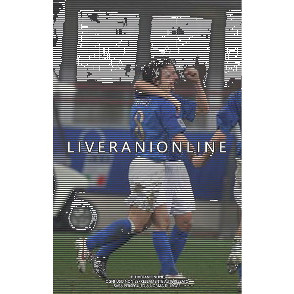 ITALY vs SCOTLAND (2-0) World Championship 2006 Qual. 26 march 2005 \'Meazza\' Stadium-Milan-Italy Italy-abbracci italia FOTO ENRICO CALDERONI-AGENZIA ALDO LIVERANI S A S