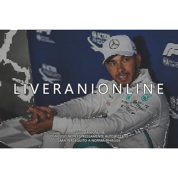 Lewis Hamilton (GBR) Mercedes AMG F1 celebrates his pole position in qualifying parc ferme. 24.03.2018. Formula 1 World Championship, Rd 1, Australian Grand Prix, Albert Park, Melbourne, Australia, Qualifying Day. / AGENZIA ALDO LIVERANI SAS - ITALY ONLY EDITORIAL USE ONLY - F1 Prove Ufficiali Qualifiche - Formula One World Championship - Australian Grand Prix - Qualifying Day - Melbourne, Australia 24 marzo 2018