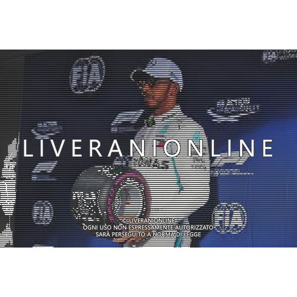 Lewis Hamilton (GBR) Mercedes AMG F1 celebrates his pole position in qualifying parc ferme. 24.03.2018. Formula 1 World Championship, Rd 1, Australian Grand Prix, Albert Park, Melbourne, Australia, Qualifying Day. / AGENZIA ALDO LIVERANI SAS - ITALY ONLY EDITORIAL USE ONLY - F1 Prove Ufficiali Qualifiche - Formula One World Championship - Australian Grand Prix - Qualifying Day - Melbourne, Australia 24 marzo 2018