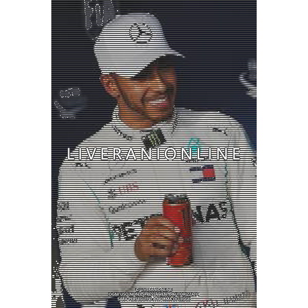 Lewis Hamilton (GBR) Mercedes AMG F1 celebrates his pole position in qualifying parc ferme. 24.03.2018. Formula 1 World Championship, Rd 1, Australian Grand Prix, Albert Park, Melbourne, Australia, Qualifying Day. / AGENZIA ALDO LIVERANI SAS - ITALY ONLY EDITORIAL USE ONLY - F1 Prove Ufficiali Qualifiche - Formula One World Championship - Australian Grand Prix - Qualifying Day - Melbourne, Australia 24 marzo 2018