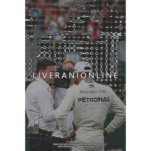 (L to R): Will Buxton (GBR) F1 Digital Presenter with pole sitter Lewis Hamilton (GBR) Mercedes AMG F1 in qualifying parc ferme. 24.03.2018. Formula 1 World Championship, Rd 1, Australian Grand Prix, Albert Park, Melbourne, Australia, Qualifying Day. / AGENZIA ALDO LIVERANI SAS - ITALY ONLY EDITORIAL USE ONLY - F1 Prove Ufficiali Qualifiche - Formula One World Championship - Australian Grand Prix - Qualifying Day - Melbourne, Australia 24 marzo 2018