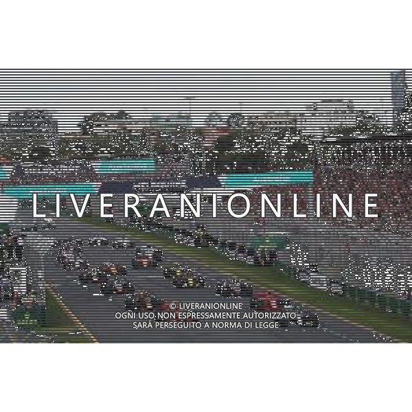 Lewis Hamilton (GBR) Mercedes AMG F1 W09 leads at the start of the race. 25.03.2018. Formula 1 World Championship, Rd 1, Australian Grand Prix, Albert Park, Melbourne, Australia, Race Day. / AGENZIA ALDO LIVERANI SAS - ITALY ONLY EDITORIAL USE ONLY