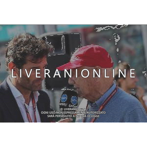(L to R): Mark Webber (AUS) Channel 10 Presenter with Niki Lauda (AUT) Mercedes Non-Executive Chairman on the grid. 25.03.2018. Formula 1 World Championship, Rd 1, Australian Grand Prix, Albert Park, Melbourne, Australia, Race Day. / AGENZIA ALDO LIVERANI SAS - ITALY ONLY EDITORIAL USE ONLY
