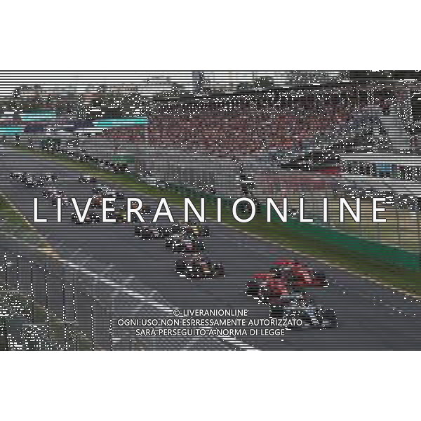 Lewis Hamilton (GBR) Mercedes AMG F1 W09 leads at the start of the race. 25.03.2018. Formula 1 World Championship, Rd 1, Australian Grand Prix, Albert Park, Melbourne, Australia, Race Day. / AGENZIA ALDO LIVERANI SAS - ITALY ONLY EDITORIAL USE ONLY